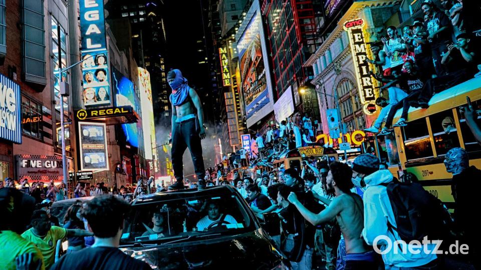 Der Jubel über den Triumph der Knicks war gewaltig. Bild: Heather Khalifa/AP/dpa
