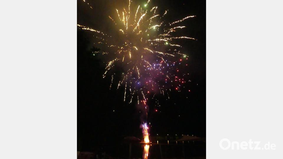 Mit einem prachtvollen Feuerwerk endete die Nacht mit den Troglauern. Bild: Walther Hermann