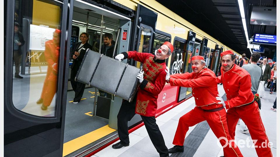 Berlin: Mit Artistik und Witz eröffnet – S15 rollt vom Hauptbahnhof nach Wedding und Gesundbrunnen Bild: Jens Kalaene/dpa