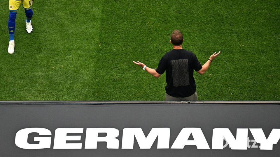Die Fans haben gute Stimmung gemacht - so, dass Nagelsmann „dem einen oder anderen Namen auf dem Shirt noch mal belohnen“ wollte. Bild: Federico Gambarini/dpa