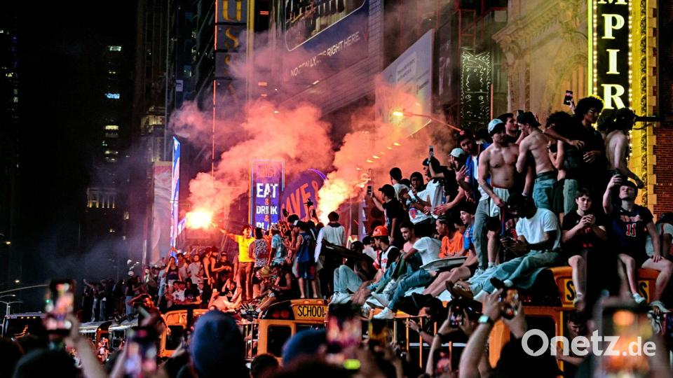Da waren die Feiern noch friedlich. Bild: Heather Khalifa/AP/dpa