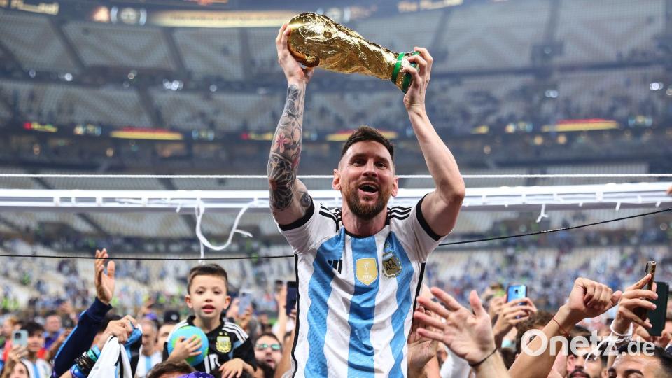 Hält Lionel Messi die Trophäe am 19. Juli wieder hoch? (Archivbild) Bild: Tom Weller/dpa