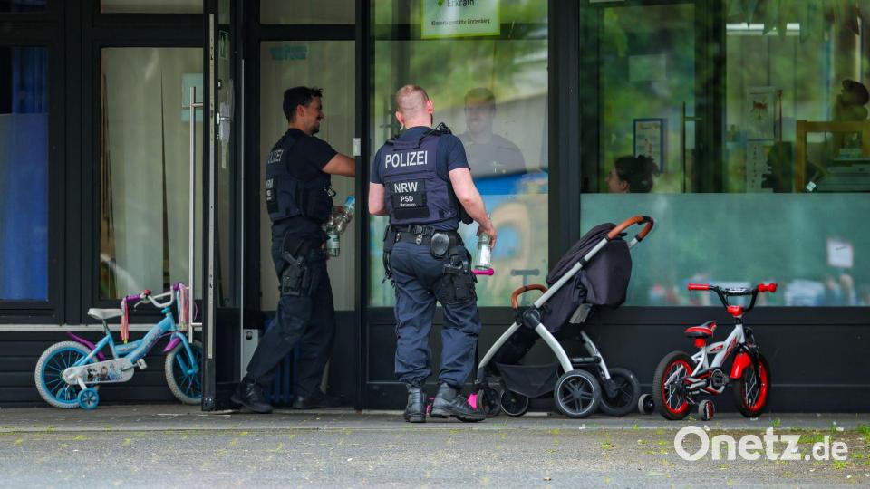 Die Polizei schoss an einem Kindergarten auf einen Mann mit einem Messer. Bild: Christoph Reichwein/dpa