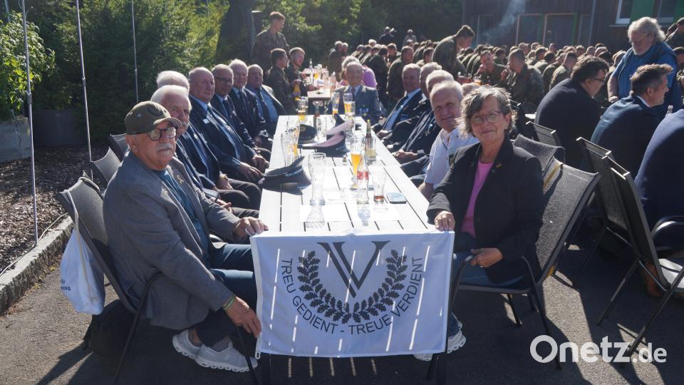 Neben des Soldatinnen und Soldaten der Altlandkreise Oberviechtach, Neunburg und Roding nahmen auch Soldaten- und Kriegerkameradschaften am Veteranentag in Oberviechtach teil. Bild: Elfriede Weiß