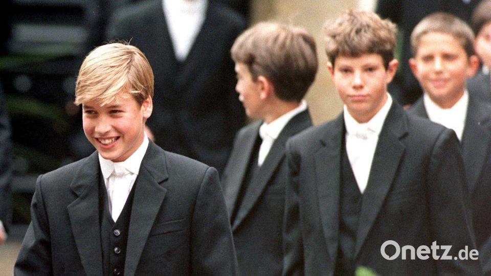 Auch Prinz William gehört zu den Absolventen. Hier ist er an seinem ersten Tag an der Schule im Jahr 1995 zu sehen. (Archivbild) Bild: John Stillwell/PA Wire/dpa