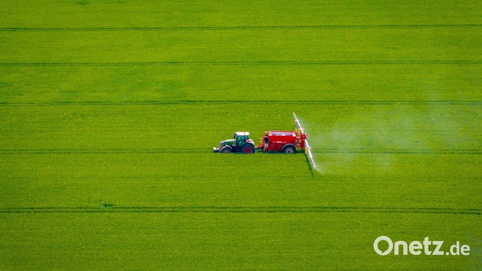 Durch die Stoffstrombilanzverordnung sollte die Verwendung von Düngemitteln nachvollzogen werden. (Symbolbild) Bild: Jens Büttner/dpa