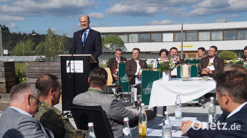 Staatsminister Albert Füracker hielt die Festrede zum Veteranentag. Bild: Elfriede Weiß