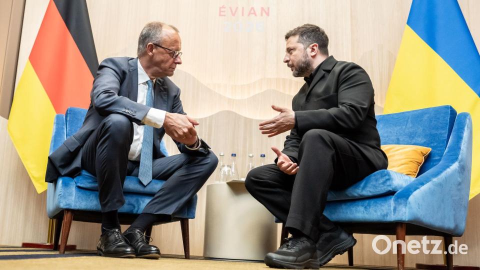 Bundeskanzler Friedrich Merz (CDU) bespricht mit dem ukrainischen Präsidenten Wolodymyr Selenskyj das weitere Vorgehen für ein Ende des russischen Angriffskriegs. Bild: Michael Kappeler/dpa-Pool/dpa
