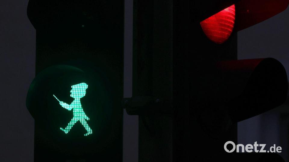 In Bayreuth weist an einer Fußgängerampel Richard Wagner den Weg. (Archivbild) Bild: Karl-Josef Hildenbrand/dpa