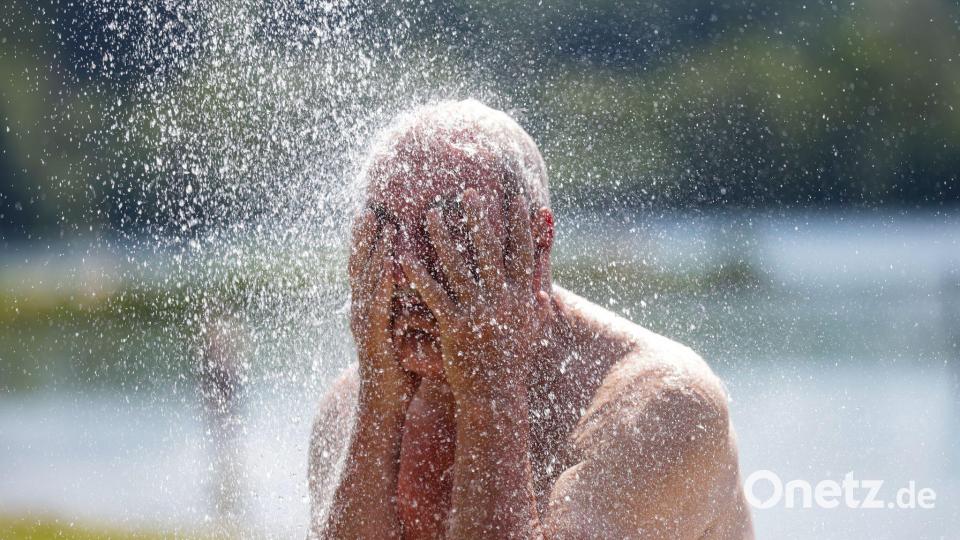 Erfrischung am Badesee: Das geht in Deutschland bedenkenlos. (Symbolbild) Bild: Thomas Warnack/dpa