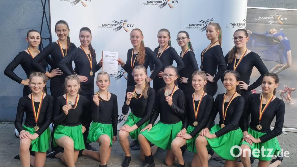 Die Tänzerinnen der Mädchenrealschule Waldssasen sind Deutsche Meisterinnen in der U18. Bild: Mädchenrealschule Waldsassen