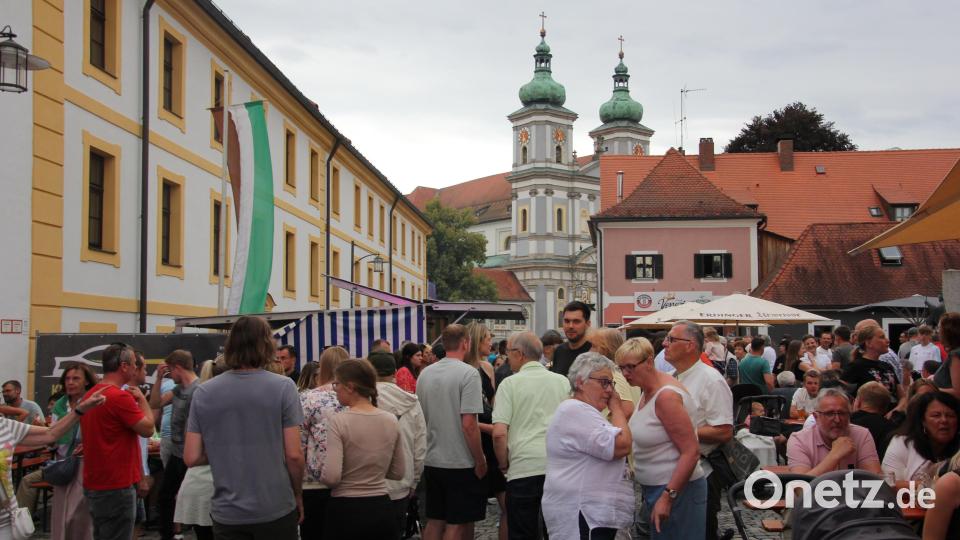 Das Waldsassener Bürgerfest im Herzen der Klosterstadt zieht alle Jahre Tausende Besucher an. Archivbild: Konrad Rosner