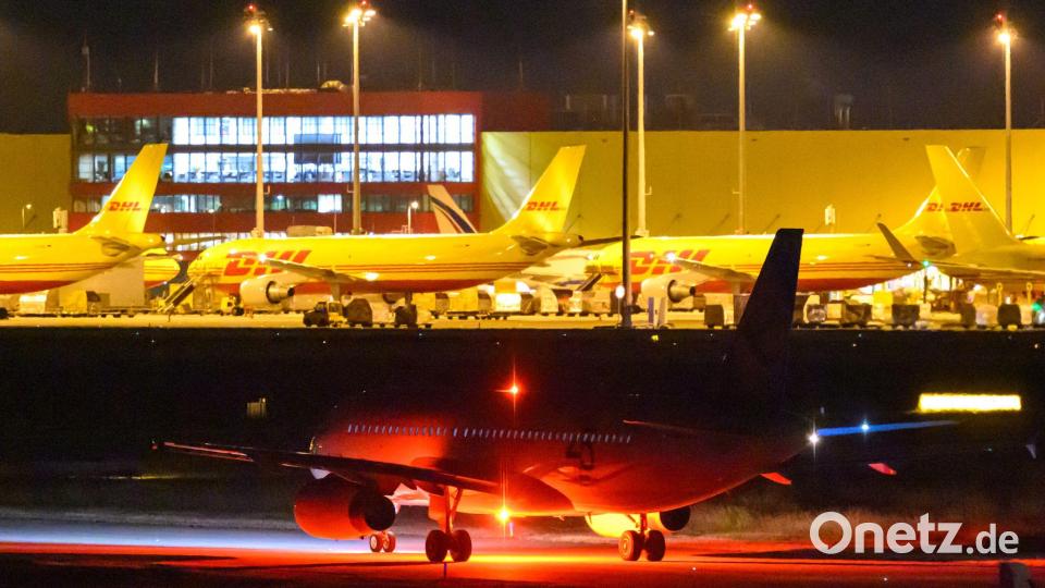 An Bord des Charterflugs waren rund 30 Männer. Bild: Hendrik Schmidt/dpa