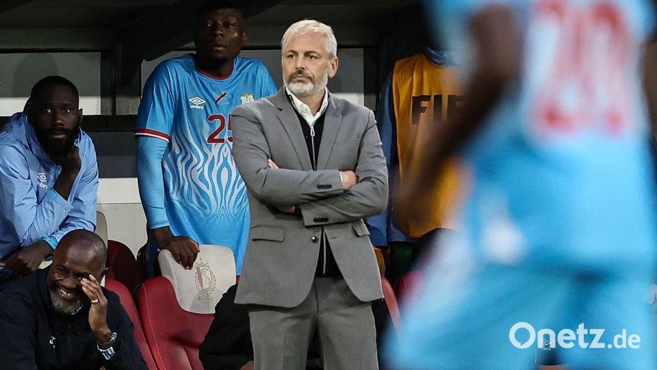 Trainer Sébastien Desabre bereitet seine Mannschaft in Houston vor. (Archivbild) Bild: Bruno Fahy/Belga/dpa