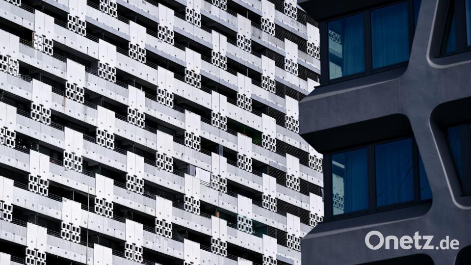 Die Fassade des 1969 eröffneten Arabellahauses, eines der größten Hochhäuser Bayerns. Die Generalsanierung soll den Bau freundlicher und offener machen. Bild: Sven Hoppe/dpa