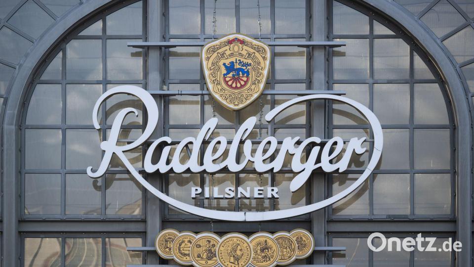Die Radeberger-Gruppe ist die Nummer eins in Deutschland, weltweit reicht das für Rang 25. (Archivbild) Bild: Robert Michael/dpa