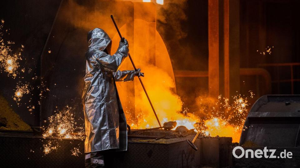 In der energieintensiven Stahlindustrien läuft bei manchen Unternehmen der Umbau der Produktion Bild: Rolf Vennenbernd/dpa