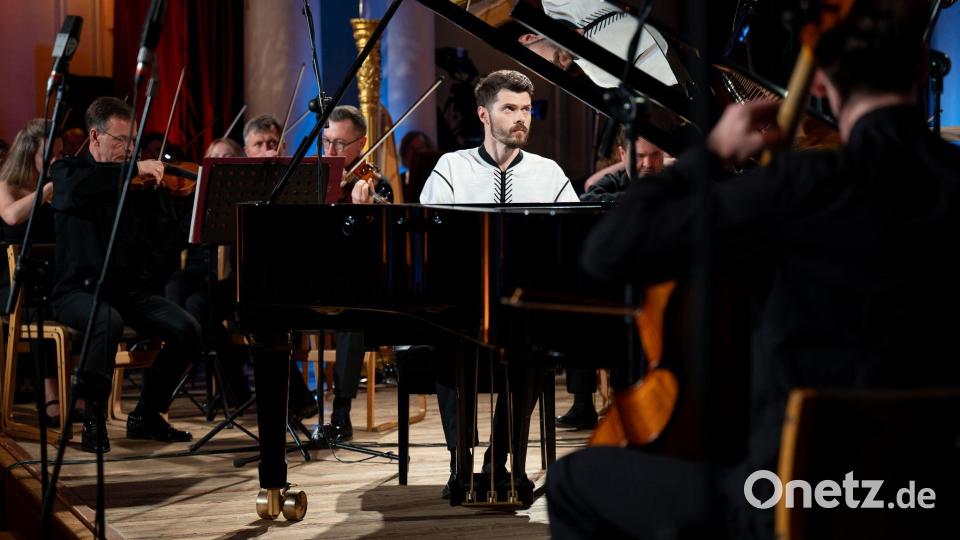 Aufnahme vom Konzert in Kiew mit dem Pianisten Maksym Shadko und dem National Philharmonic Orchestra of Ukraine. (Handout) Bild: Valeria Mezentseva/Suspilne/Arte/dpa