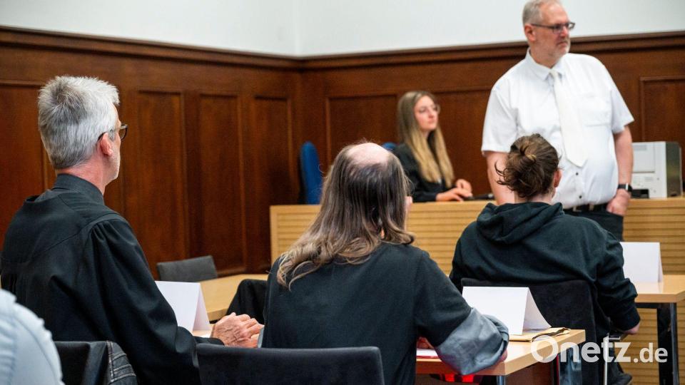 Wegen der Protestaktion wurden Strafbefehle gegen 13 Beschuldigte erlassen. (Archivbild) Bild: Daniel Vogl/dpa