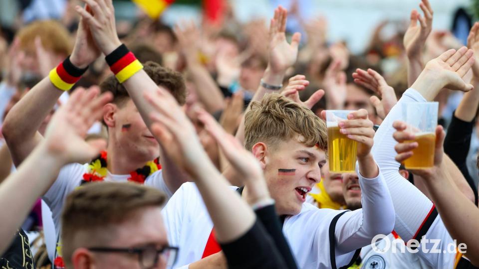 In Deutschland gibt es in WM-Zeiten hingegen besondere Kampfpreise. Bild: Christoph Reichwein/dpa
