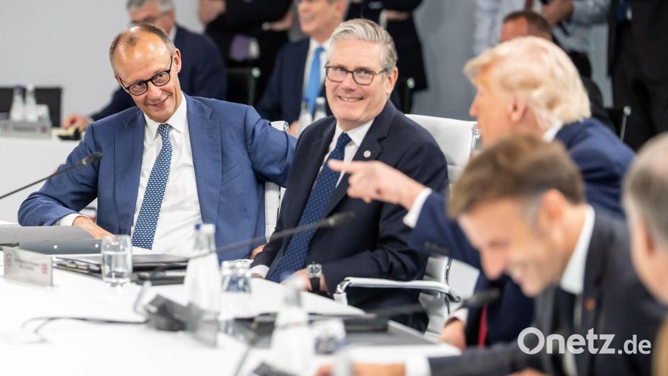 Die USA - mit Präsident Trump am Tisch - arbeiteten wieder mehr miteinander. Bild: Michael Kappeler/dpa-Pool/dpa