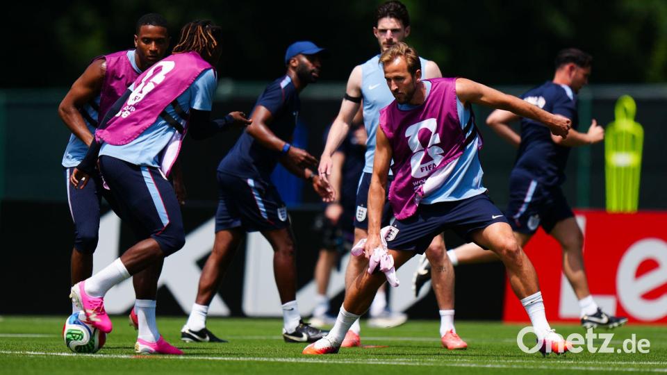 Harry Kane (r) fühlt sich vor dem WM-Start der Engländer topfit. Bild: Bradley Collyer/PA Wire/dpa