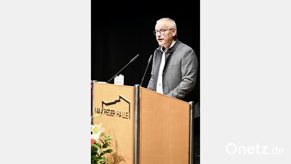 Diözesan-Caritasdirektor Michael Weißmann begrüßte die Teilnehmenden und die Referenten. Bild: Hans-Christian Wagner