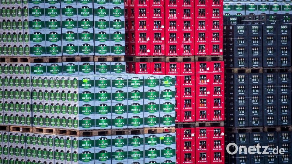 Auch Beck's gehört zum belgischen Brauereiriesen AB Inbev. (Archivbild) Bild: Sina Schuldt/dpa