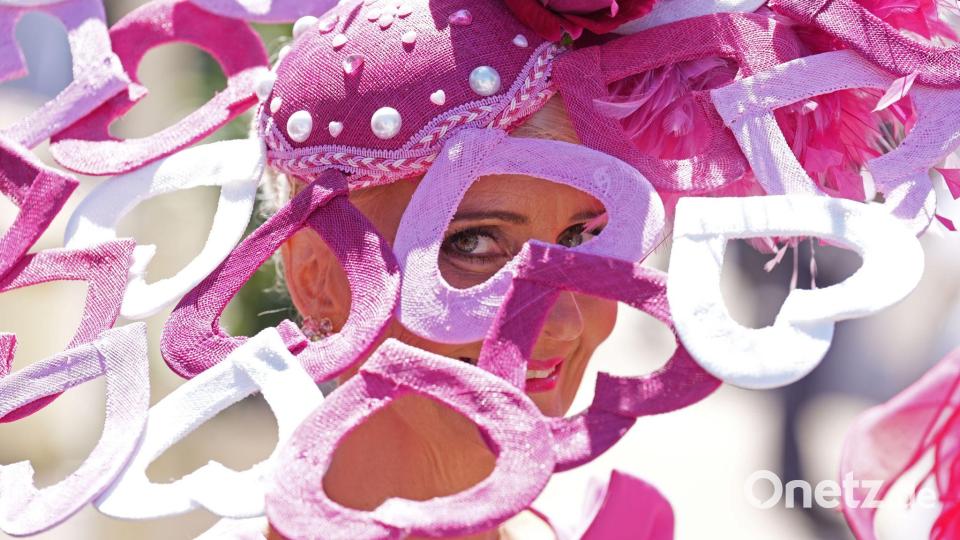 Jahr für Jahr sind in Ascot extravagante Hüte zu sehen. Bild: Mike Egerton/PA Wire/dpa