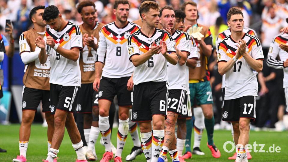 Fast alle Nationalspieler tragen rosa Schuhe bei der WM. Bild: Tom Weller/dpa