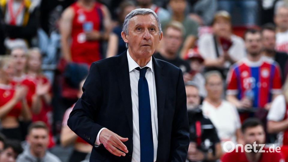 Bayern-Trainer Svetislav Pesic bei seiner Rückkehr in die Max-Schmeling-Halle. Bild: Sven Hoppe/dpa
