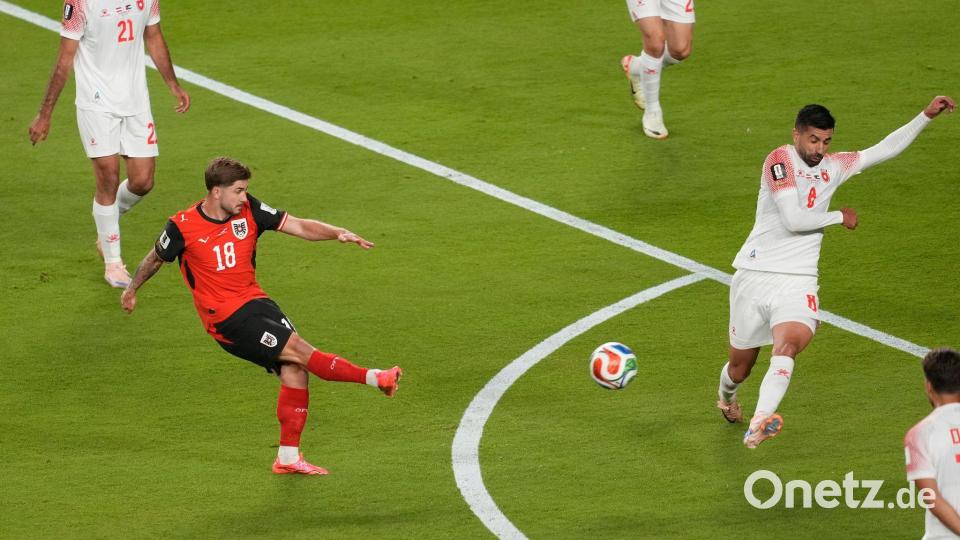 Romano Schmid schoss Österreich sehenswert in Führung. Bild: Jeff Chiu/AP/dpa