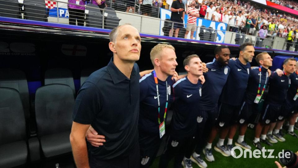 Beim Abspielen der Nationalhymne hatte Tuchel ein Problem. Bild: Julio Cortez/AP/dpa