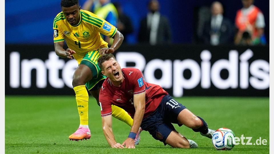 Patrik Schick (r) ist der Star der Tschechen. Bild: Mike Stewart/AP/dpa