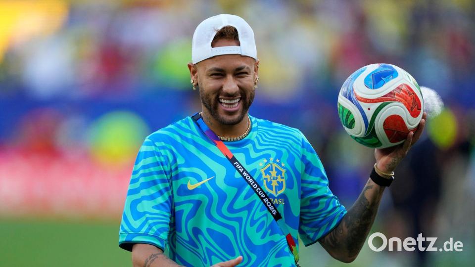 Versprühte in den ersten WM-Tagen trotz Verletzung gute Laune: Neymar. (Archivbild) Bild: Yuki Iwanmura/AP/dpa