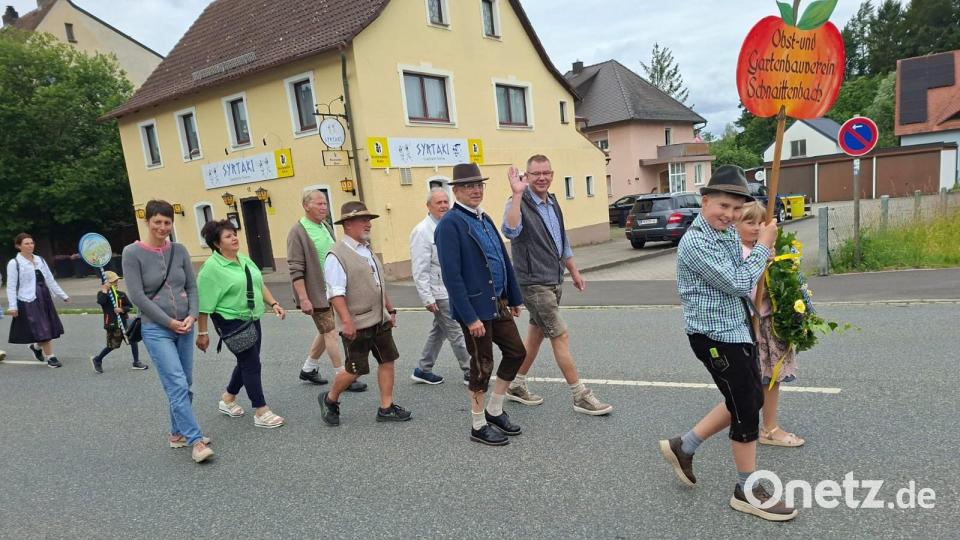 Der OGV beim Festzug durch Schnaittenbach. Bild: Helmut Wegele