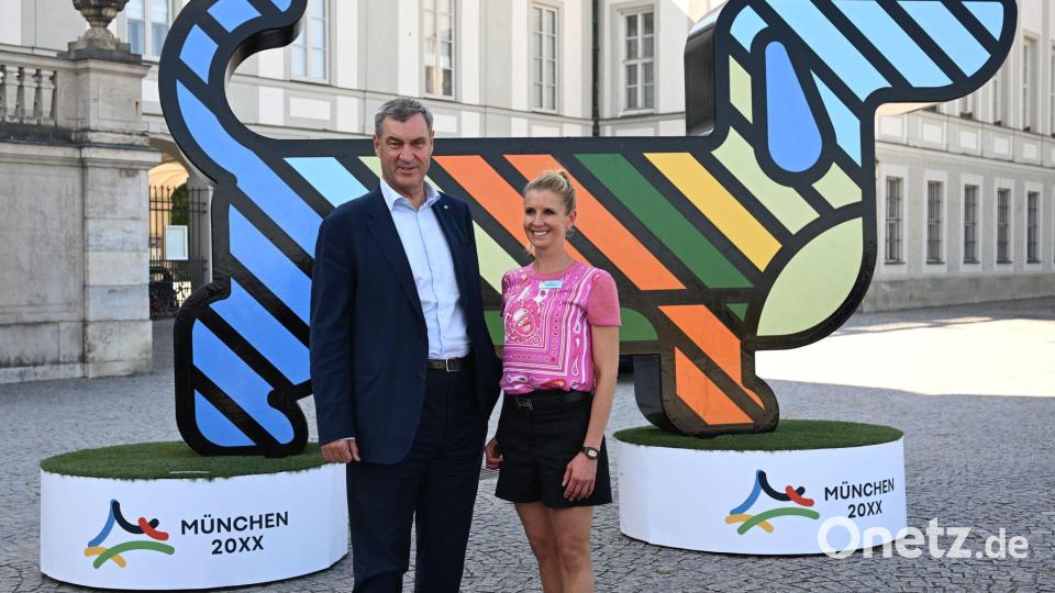 Bayerns Ministerpräsident Markus Söder und Dressur-Olympiasiegerin Jessica von Bredlow-Werndl werben für München. Bild: Sven Hoppe/dpa