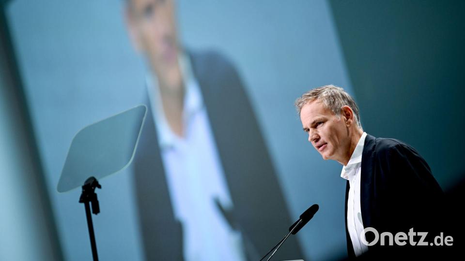 Konzernchef Oliver Blume hatte seine Aktionäre zuletzt 2023 in Präsenz empfangen. (Archivbild) Bild: Britta Pedersen/dpa