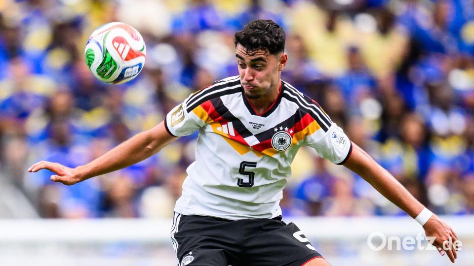 Immer Lust auf Fußball, auch nachts um Zwei: Aleksandar Pavlovic. (Archivbild) Bild: Tom Weller/dpa