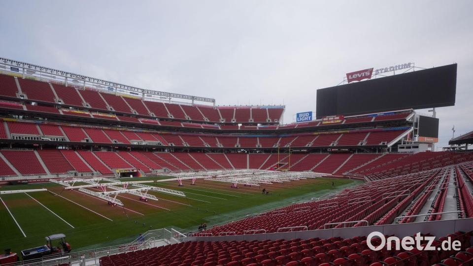 Der Schriftzug von Sponsor Levi's ist normalerweise in Santa Clara zu sehen. (Archivbild) Bild: Jeff Chiu/AP/dpa