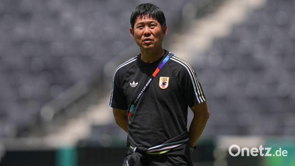 Japans Trainer Hajime Moriyasu freut sich aus mehreren Gründen auf das Spiel gegen Tunesien. Bild: Matias Delacroix/AP/dpa