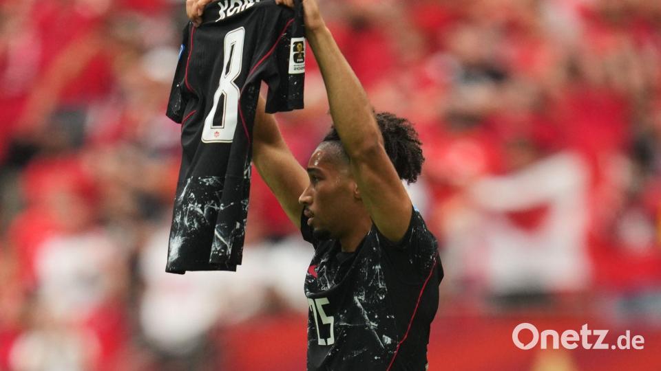 Einwechselspieler Saliba widmet sein Tor dem Teamkollegen. Bild: Abbie Parr/AP/dpa