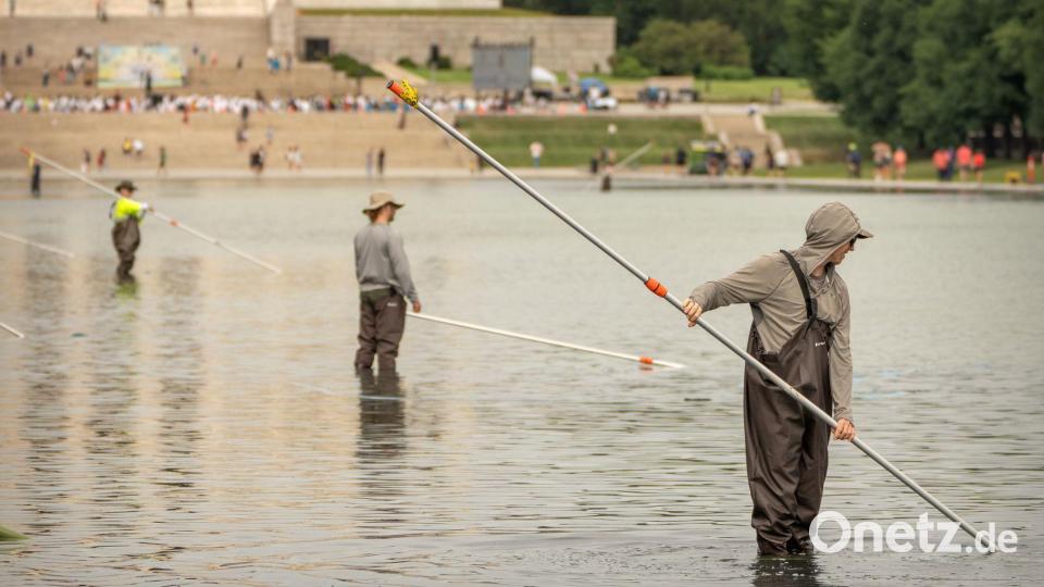 Die Arbeiten am Reflecting Pool werden wohl doch aufwendiger als gedacht. Bild: Mark Schiefelbein/AP/dpa