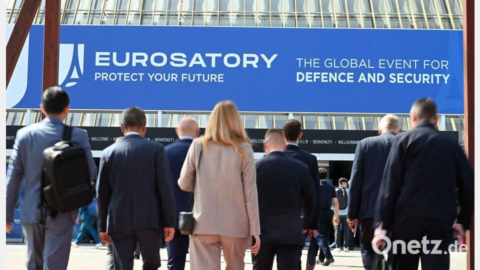 Fünf Tage lang strömten die Besucherinnen und Besucher scharenweise in die Messehallten der Eurosatory. 2028 soll die französische Rüstungsmesse erneut stattfinden. Bild: Wolf von Dewitz/dpa