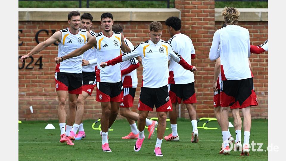 Leon Goretzka, Aleksandar Pavlovic und Joshua Kimmich beim Abschlusstraining vor dem WM-Gruppenspiel gegen die Elfenbeinküste. Bild: Federico Gambarini/dpa