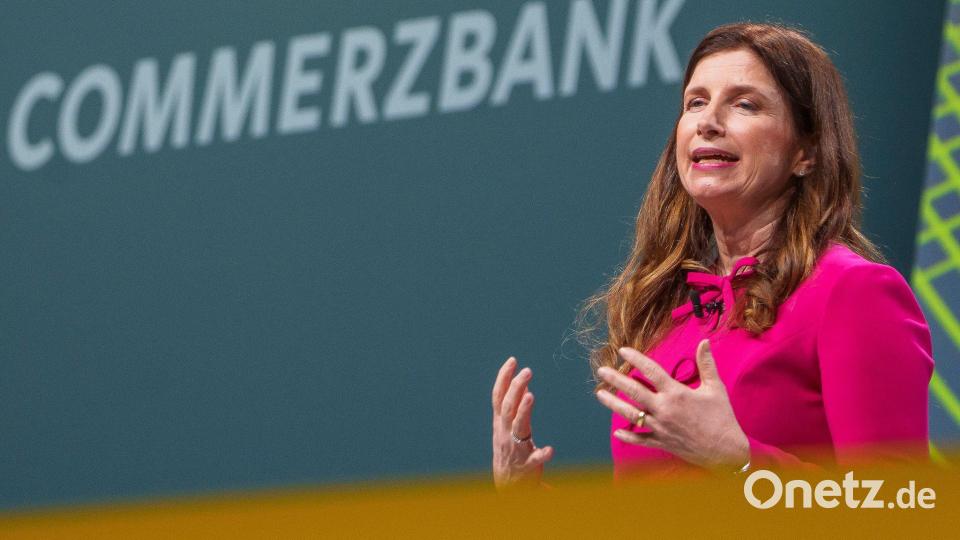 Wehrt sich gegen eine feindliche Übernahme: Commerzbank-Chefin Bettina Orlopp. (Archivbild) Bild: Andreas Arnold/dpa