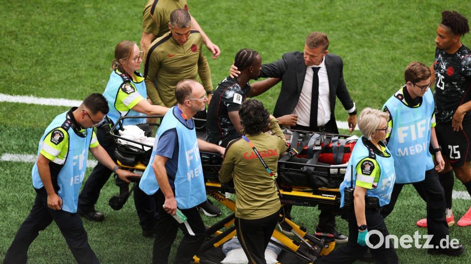 Ismael Koné hat sich beim 6:0-Sieg von Kanada gegen Katar schwer verletzt. Bild: Kaleb Tatum/AP/dpa