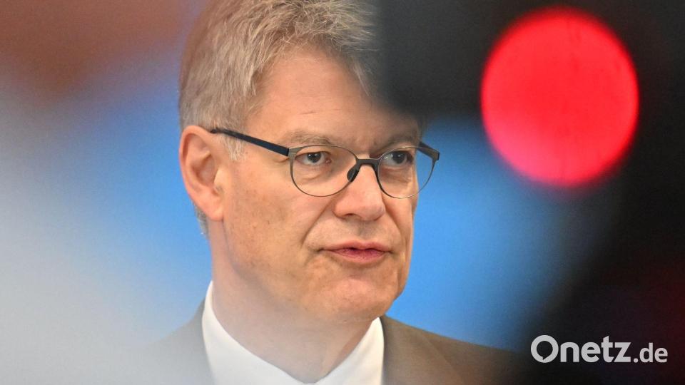Schnieder will beim Neubau aufs Tempo drücken. Bild: Henning Kaiser/dpa