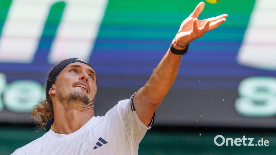 Überzeugte im Viertelfinale der Terra Wortmann Open mit einem starken Aufschlag: Alexander Zverev. Bild: Friso Gentsch/dpa