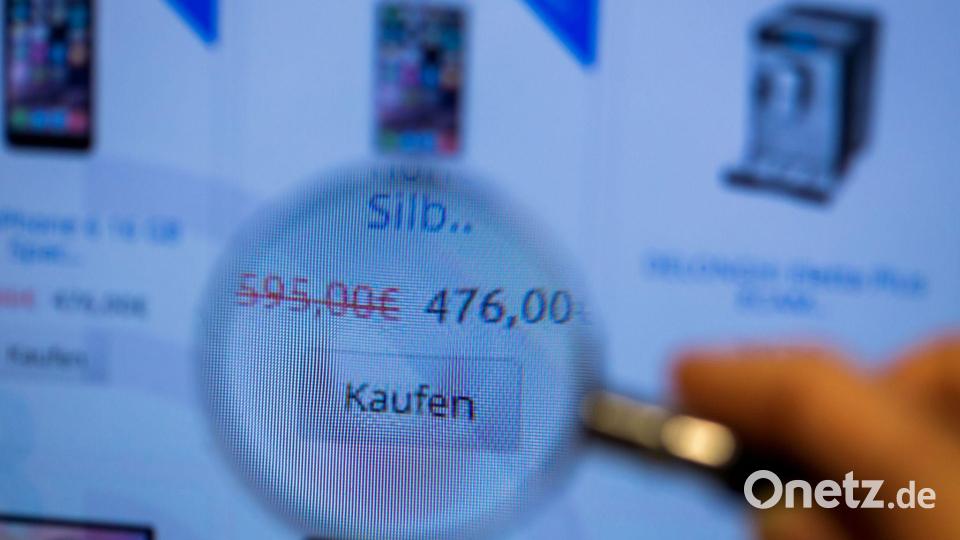 Täuschend echt, oft kaum zu erkennen: Fake-Shops locken mit Schnäppchen und kassieren Geld für Waren, die nie ankommen. (Symbolbild) Bild: Jens Büttner/dpa-Zentralbild/dpa